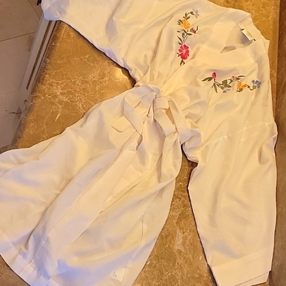 Val Mode Lingerie Floral Embroidered Robe , Sz S